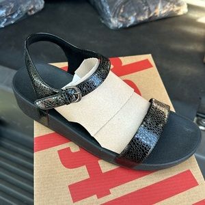 Fitflop Laura Iridescent scale back strap sandals Size:10